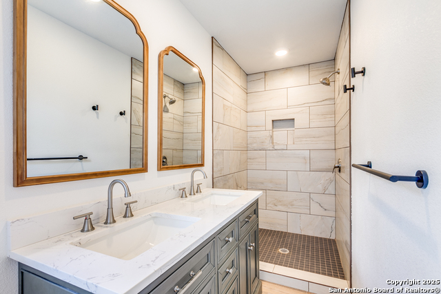 Listing photo id 24 for 123 Mandalay W