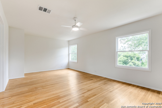 Listing photo id 25 for 123 Mandalay W