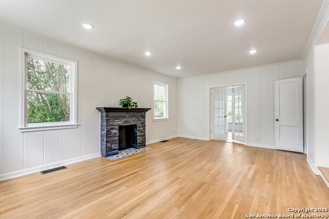 Listing photo id 3 for 123 Mandalay W