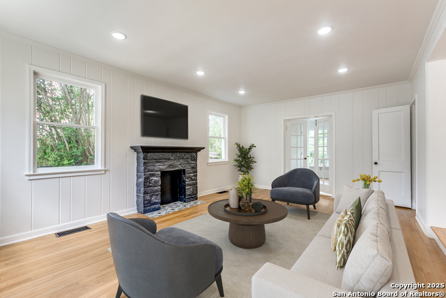 Listing photo id 4 for 123 Mandalay W