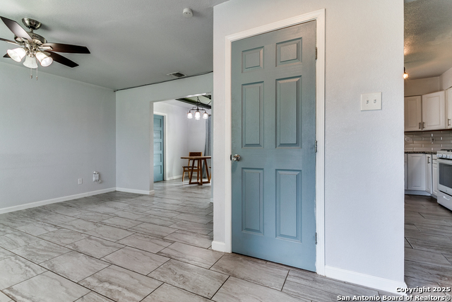 Image 11 of 25 For 4439 Tropical Dr.