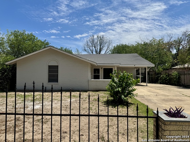 Details for 309 Mill Street W, Uvalde, TX 78801