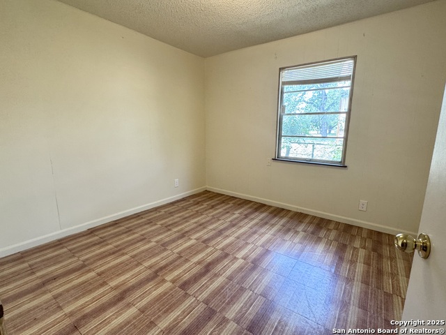 Listing photo id 17 for 309 Mill Street W