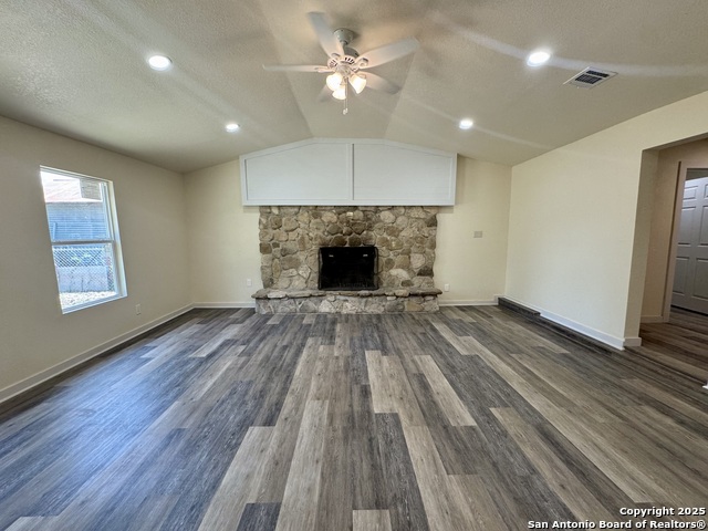 Listing photo id 3 for 309 Mill Street W