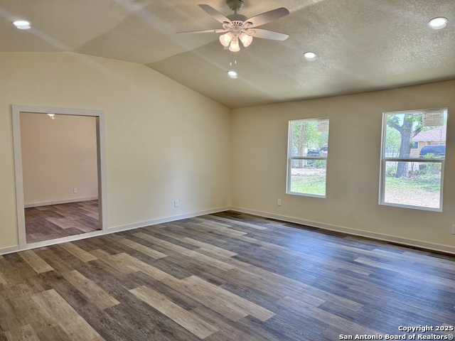 Listing photo id 4 for 309 Mill Street W