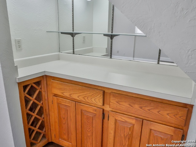 Listing photo id 8 for 6718 Congressional Blvd