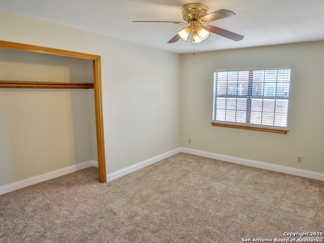 Listing photo id 10 for 6718 Congressional Blvd