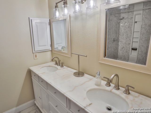 Listing photo id 12 for 6718 Congressional Blvd