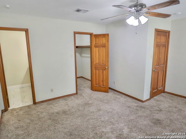 Listing photo id 13 for 6718 Congressional Blvd
