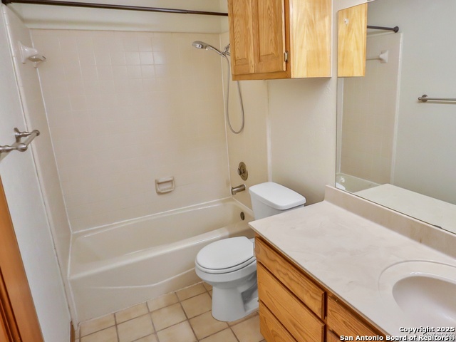 Listing photo id 14 for 6718 Congressional Blvd