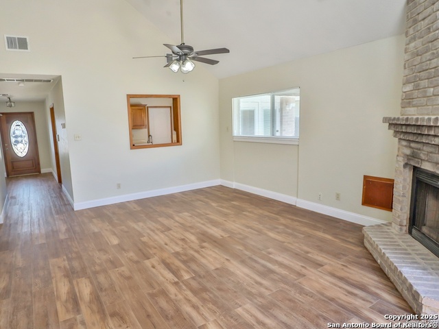 Listing photo id 3 for 6718 Congressional Blvd