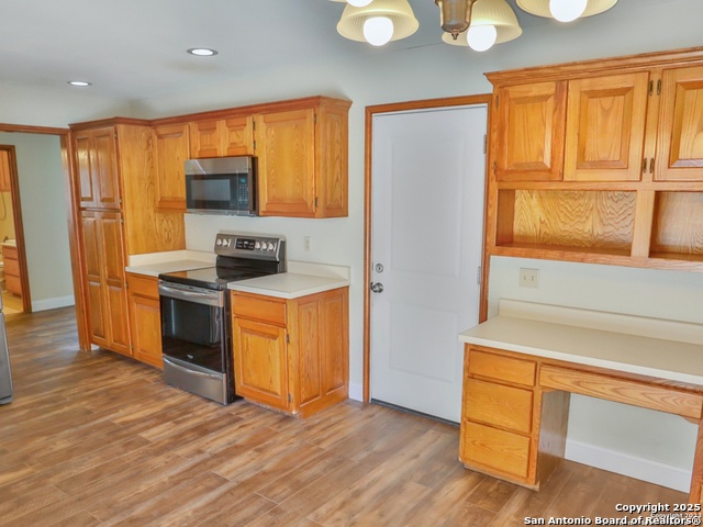 Listing photo id 6 for 6718 Congressional Blvd