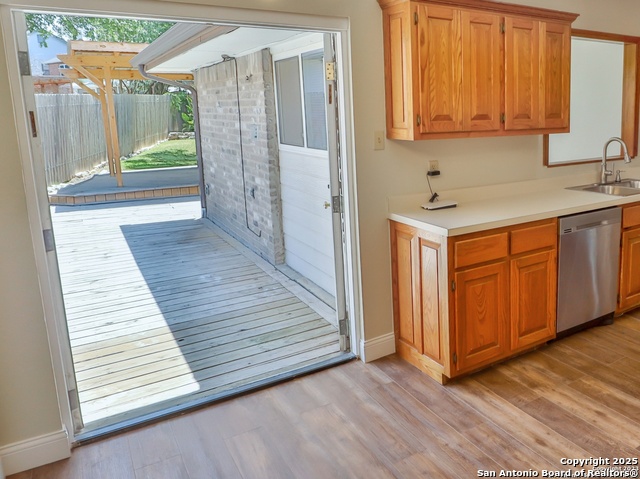 Listing photo id 7 for 6718 Congressional Blvd