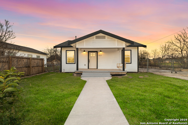 Details for 1527 French Place W, San Antonio, TX 78201
