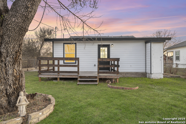 Image 19 of 25 For 1527 French Place W