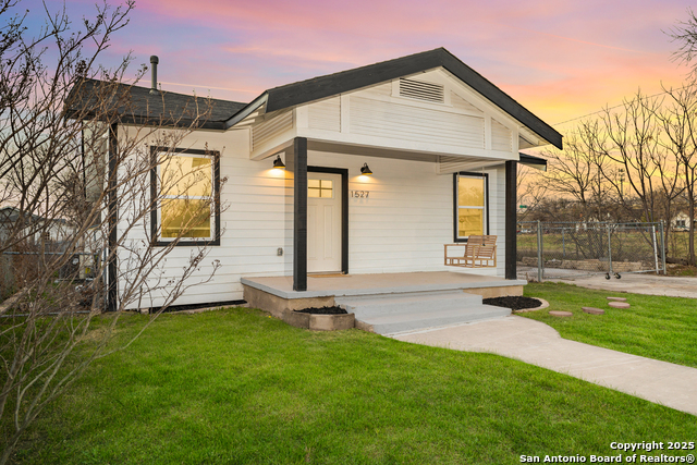 Image 2 of 25 For 1527 French Place W