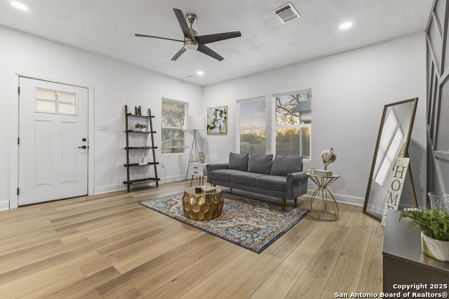 Image 7 of 25 For 1527 French Place W