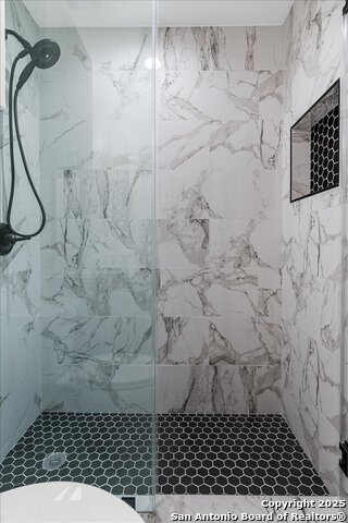 Image 17 of 30 For 9717 Anderson Village Dr