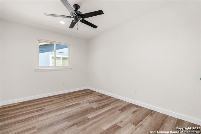 Image 21 of 30 For 9717 Anderson Village Dr