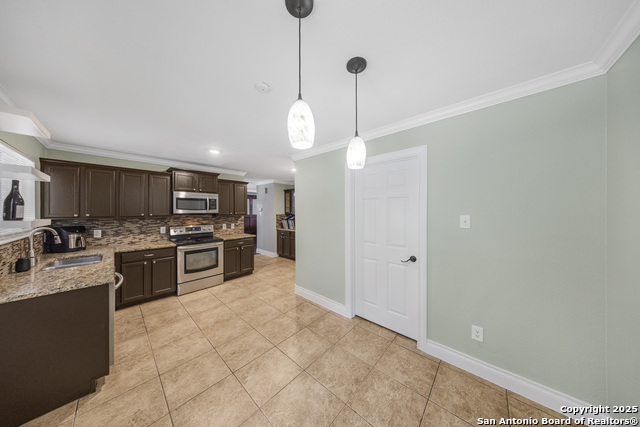 Image 11 of 38 For 11010 Hillsdale Loop
