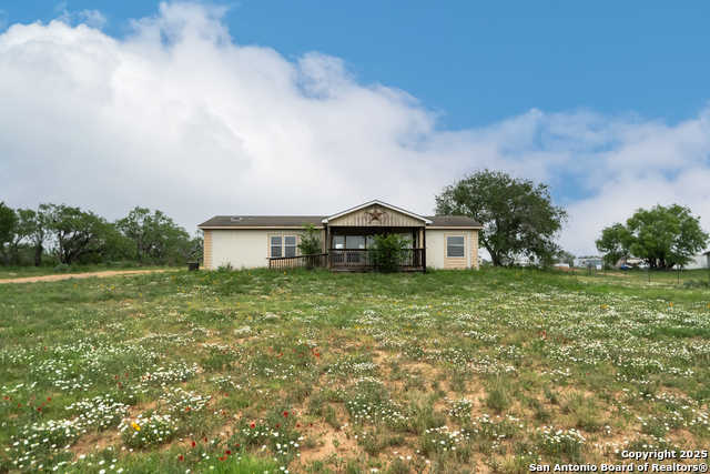 Details for 420 County Road 775, Devine, TX 78016