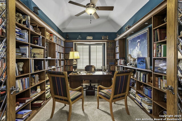 Listing photo id 13 for 2 Worthsham