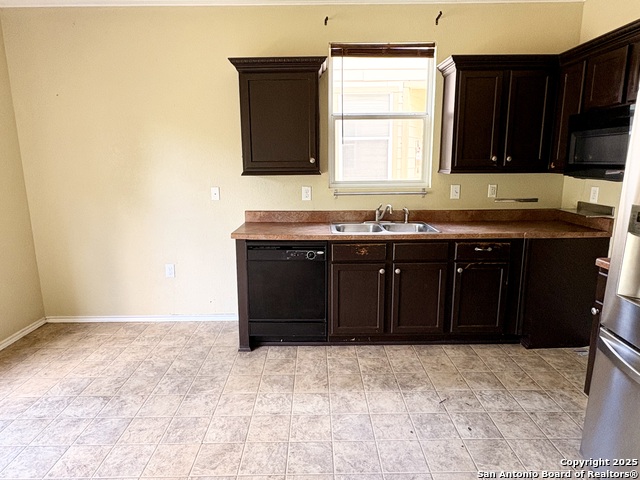 Listing photo id 11 for 2211 Mission Verde