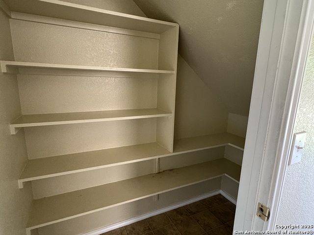 Listing photo id 19 for 2211 Mission Verde