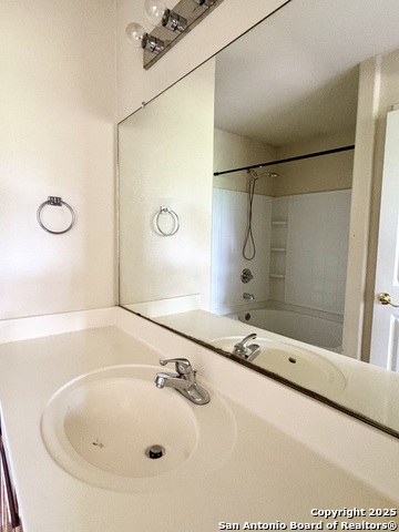 Listing photo id 28 for 2211 Mission Verde