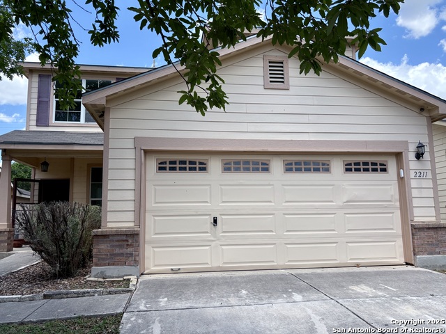 Listing photo id 2 for 2211 Mission Verde
