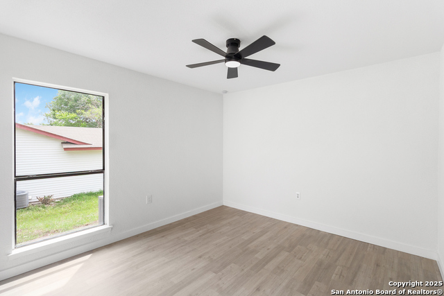 Listing photo id 10 for 7621 Strolling Ln