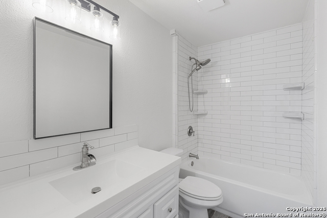 Listing photo id 14 for 7621 Strolling Ln