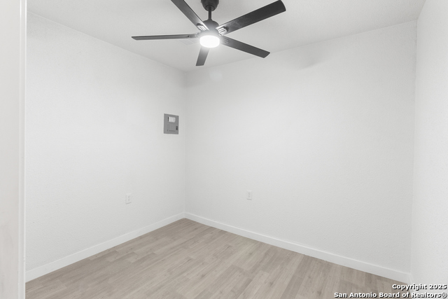 Listing photo id 15 for 7621 Strolling Ln