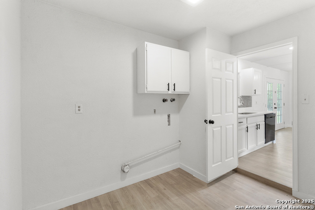 Listing photo id 18 for 7621 Strolling Ln