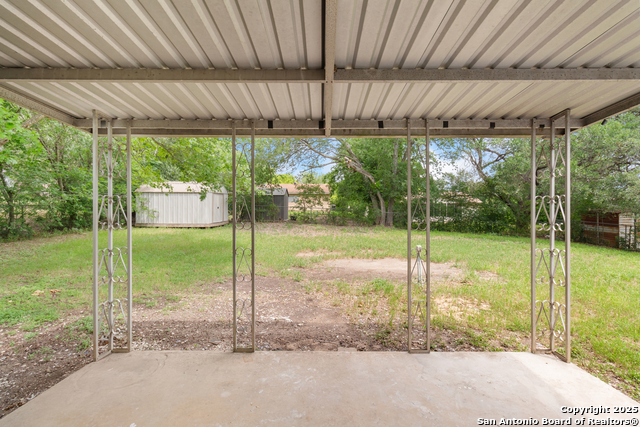 Listing photo id 19 for 7621 Strolling Ln