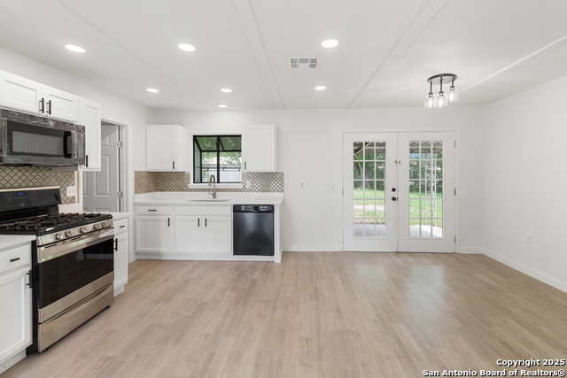 Listing photo id 5 for 7621 Strolling Ln