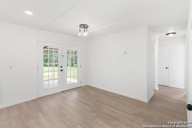 Listing photo id 7 for 7621 Strolling Ln