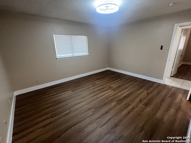 Image 17 of 31 For 15558 Knollmeadow