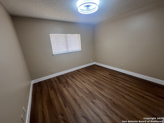 Image 24 of 31 For 15558 Knollmeadow