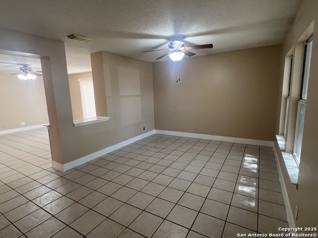 Image 4 of 31 For 15558 Knollmeadow