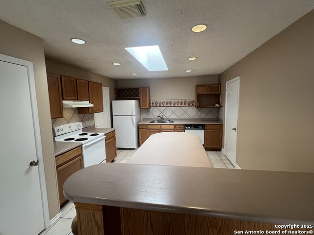 Image 8 of 31 For 15558 Knollmeadow