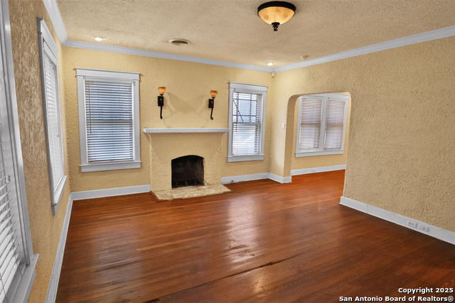 Image 3 of 27 For 1919 Magnolia Ave W
