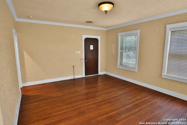 Image 4 of 27 For 1919 Magnolia Ave W