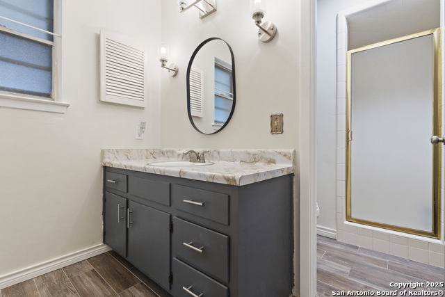 Listing photo id 10 for 6406 Handsome Lake