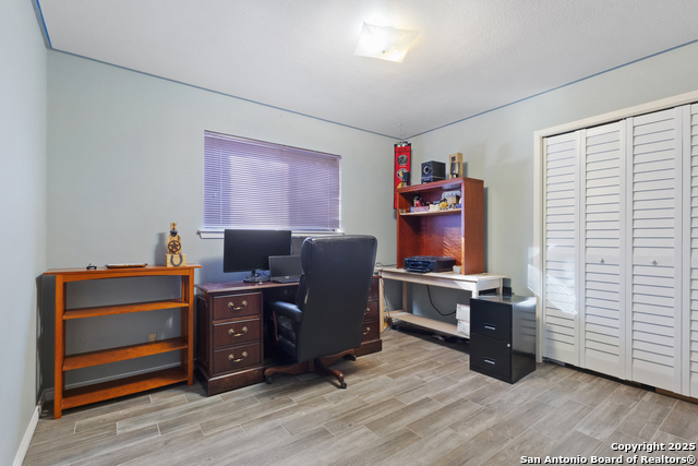 Listing photo id 14 for 6406 Handsome Lake