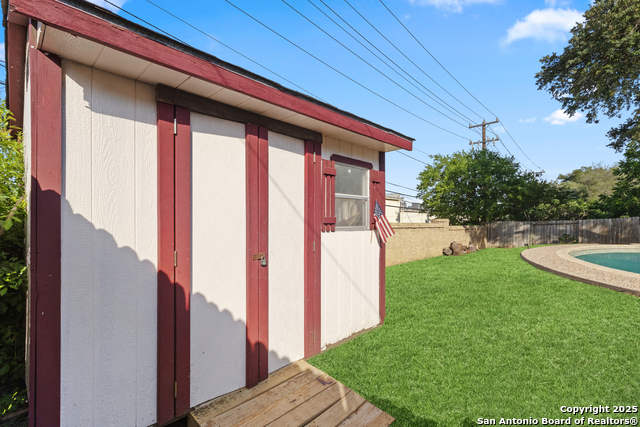 Listing photo id 17 for 6406 Handsome Lake