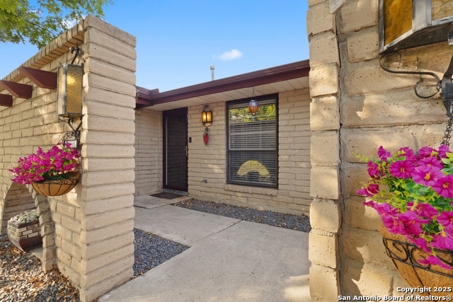 Listing photo id 1 for 6406 Handsome Lake