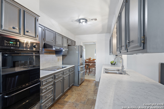 Listing photo id 4 for 6406 Handsome Lake