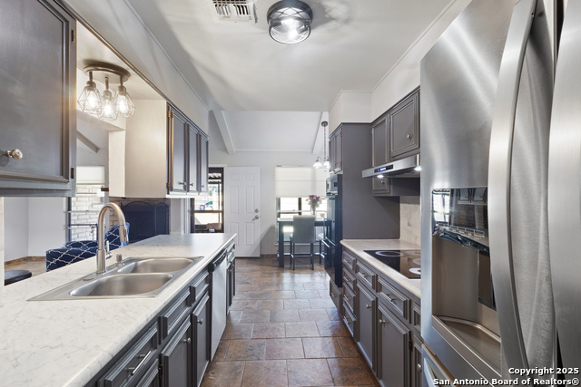 Listing photo id 5 for 6406 Handsome Lake
