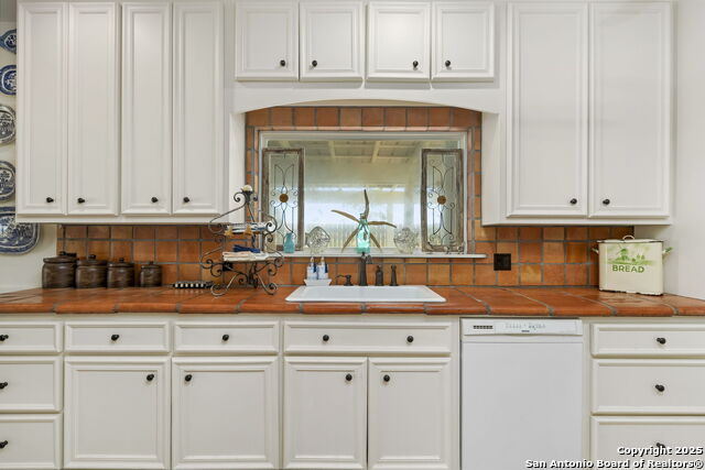 Listing photo id 15 for 620 Egery Island Rd.